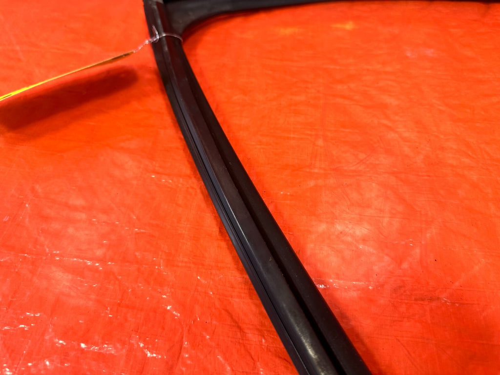 04 08 ACURA TSX   DRIVER LEFT REAR WINDOW GLASS RUN CHANNEL   OEM #2756