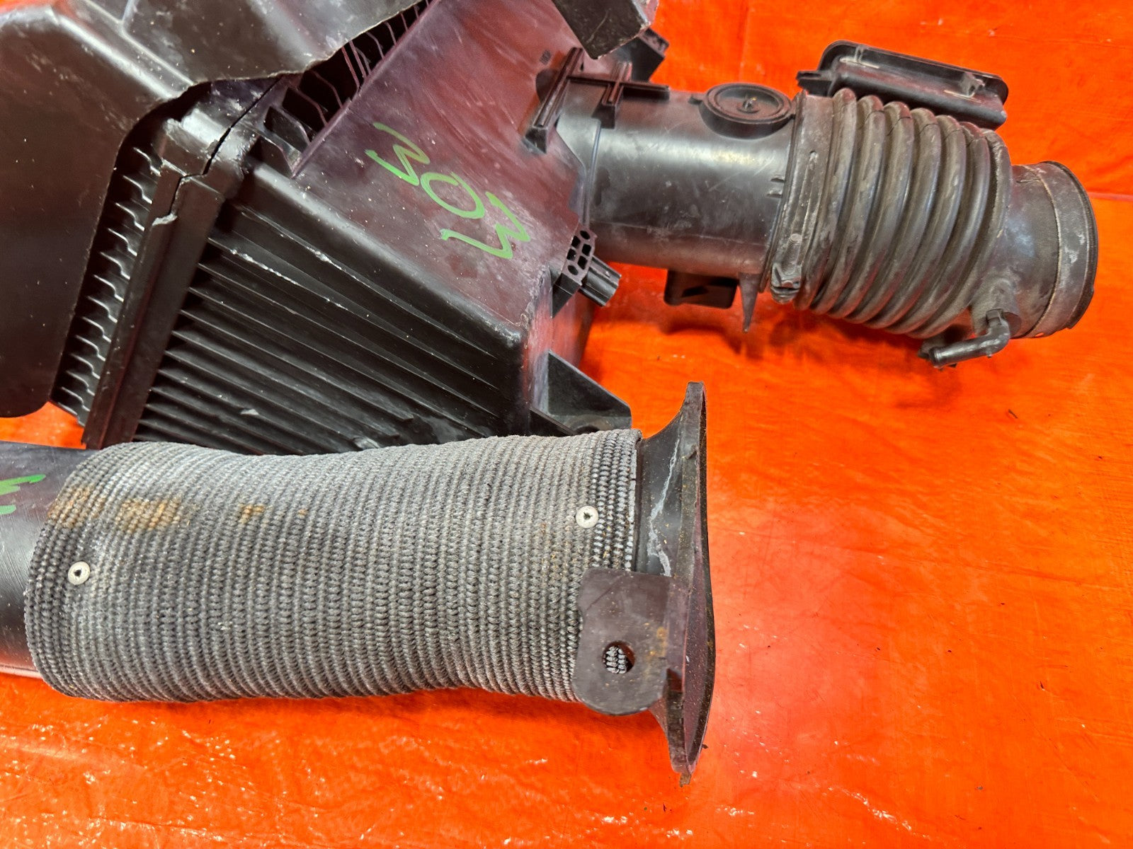 09 11 MAZDA RX8 RX 8   FACTORY INTAKE SYSTEM AIR BOX W/ ALL ARMS   OEM #3035