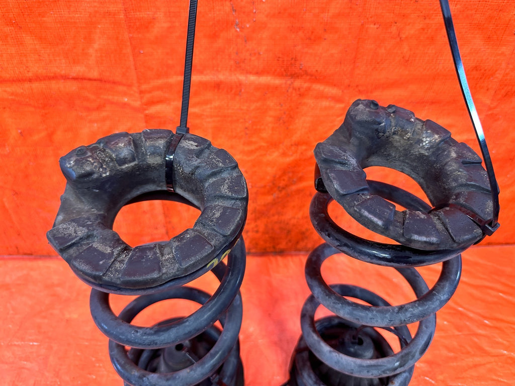 08 15 INFINITI G37 & Q60    2D COUPE   REAR SPRINGS W/ RUBBER INSERTS   OEM #3281