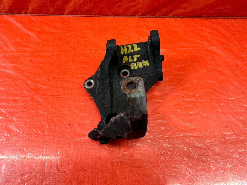 93 01 HONDA PRELUDE   H22 ENGINE MODELS ONLY   ALTERNATOR BRACKET   OEM #H224