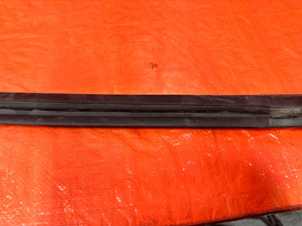 08 14 SUBARU IMPREZA WRX WAGON   PASSENGER RIGHT FRONT DOOR WEATHER STRIP GASKET15