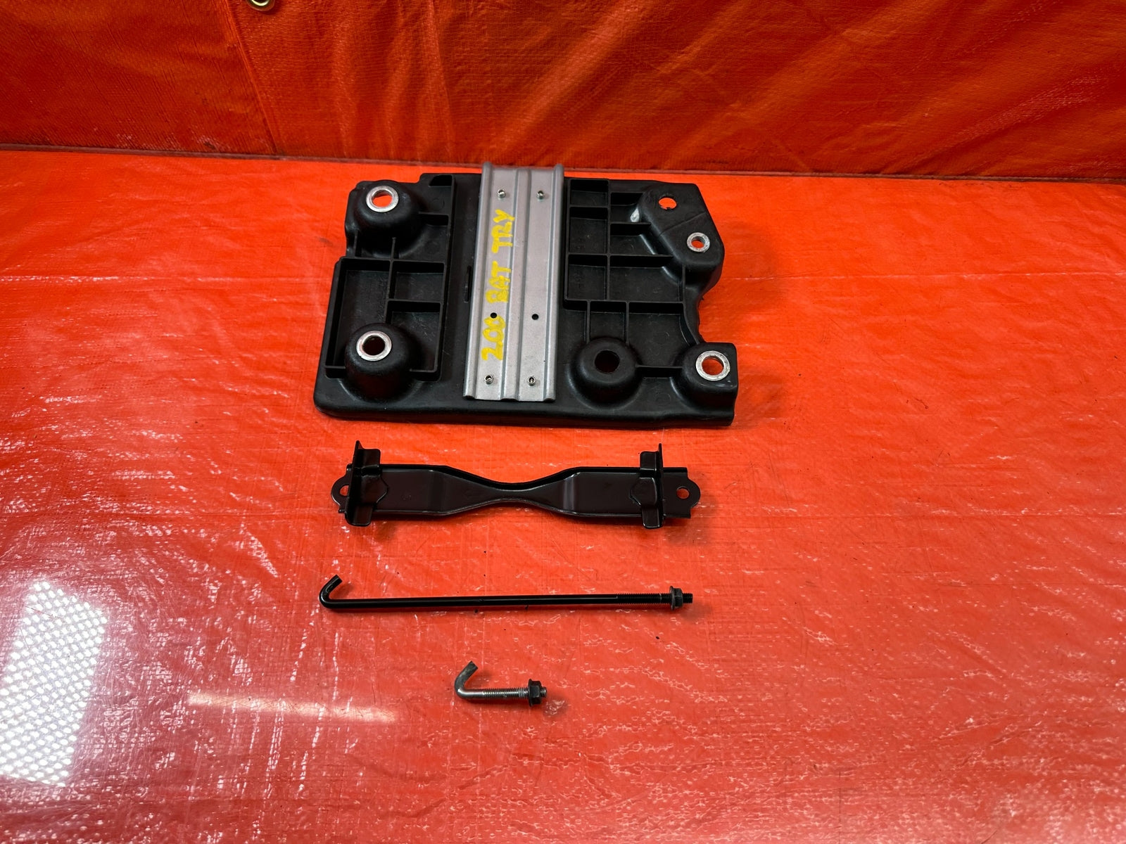 16 20 INFINITI Q50 & Q60 3.0L BATTERY TRAY MOUNTING BRACKET W/ TIE DOWN OEM #2009