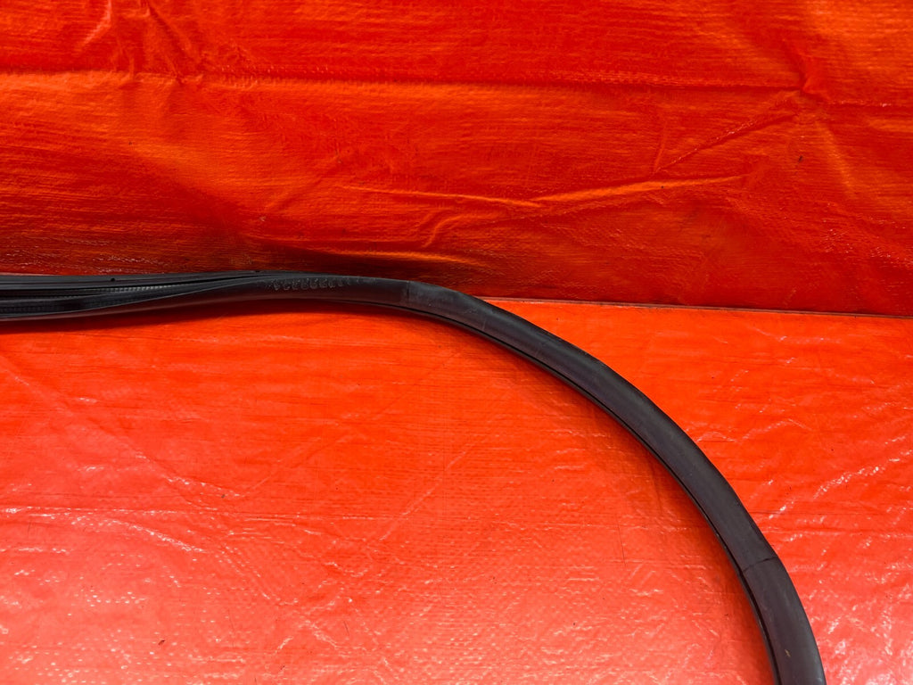 04 08 ACURA TSX   RIGHT FRONT DOOR TO CHASSIS WEATHER STRIP OPEN TRIM OEM #20910