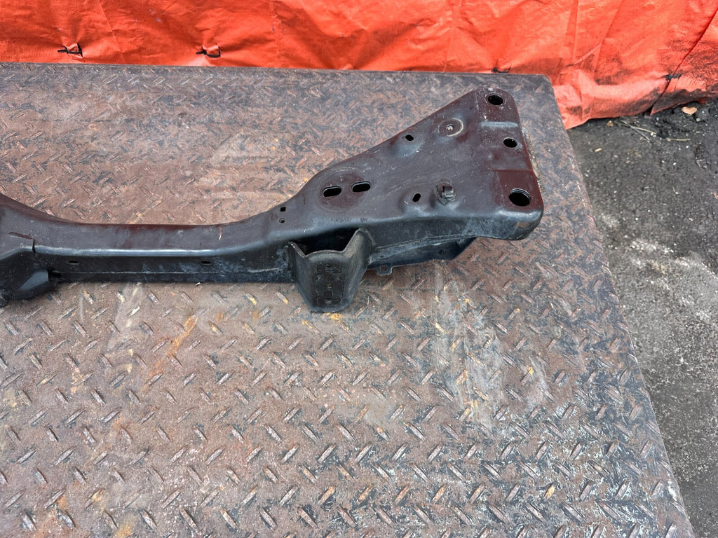02 10 LEXUS SC430   FRONT SUBFRAME CROSSMEMBER SUB FRAME ENGINE CRADLE OEM 2884