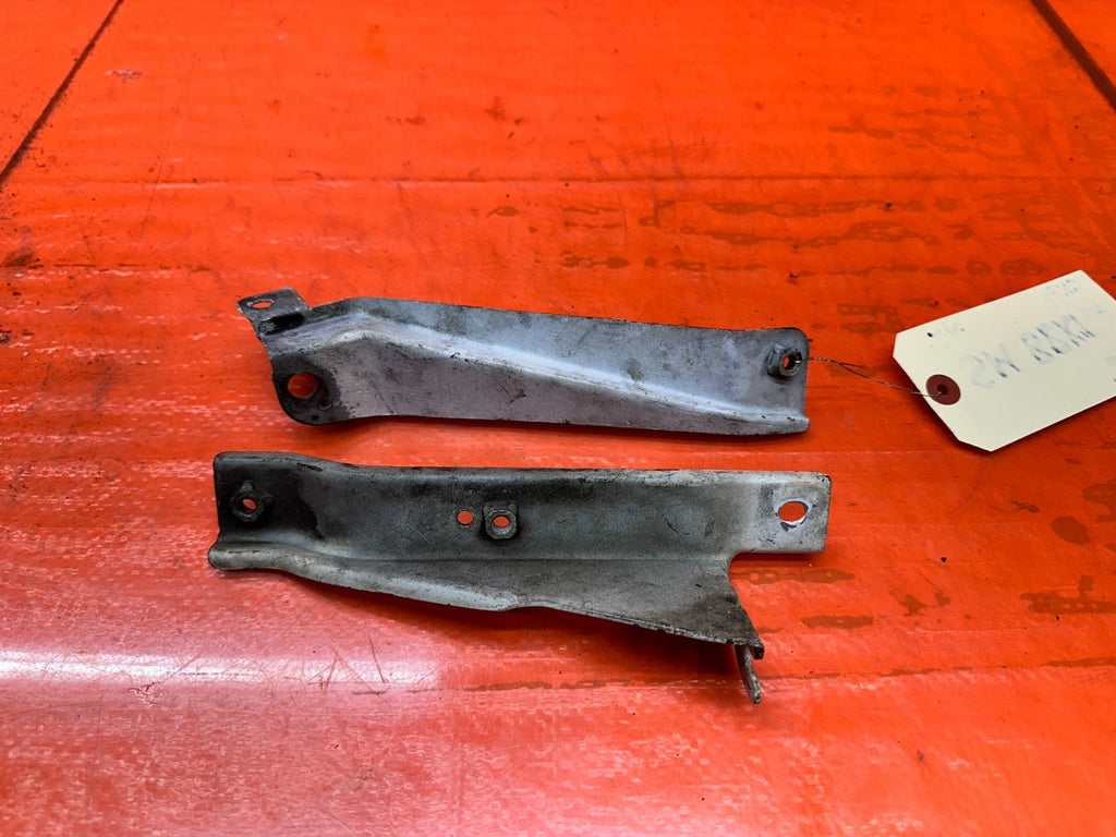 94 01 ACURA INTEGRA LEFT RIGHT FRONT FENDER RETAINER BRACKETS SET OF 2 OEM #3315