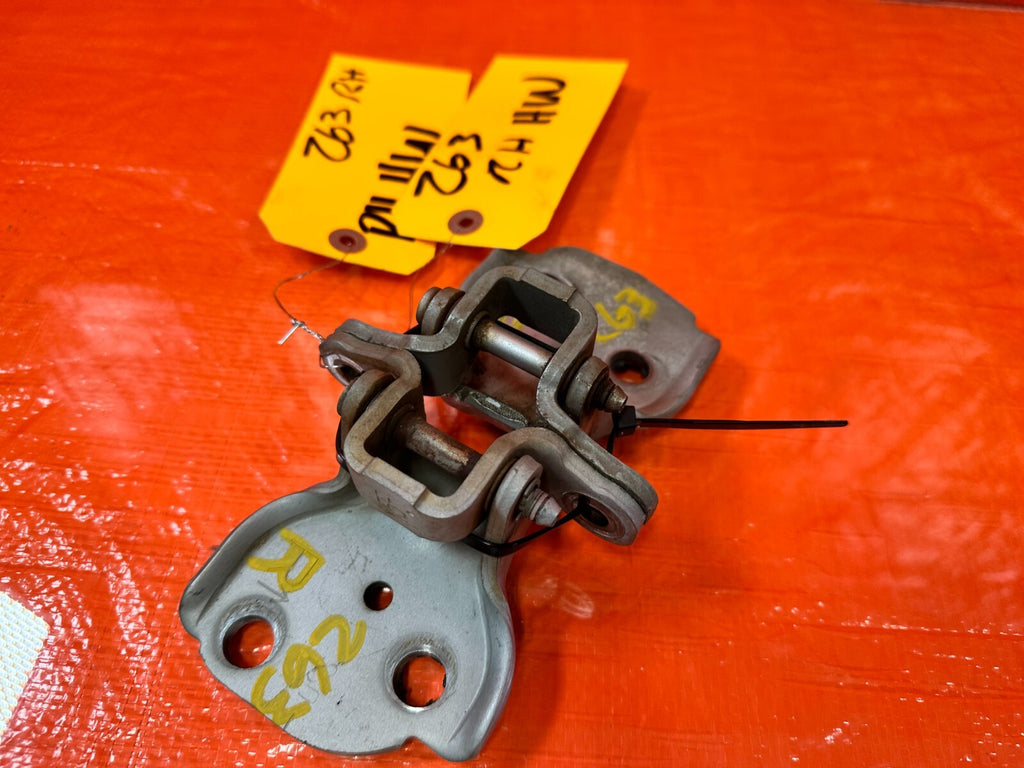 97 01 HONDA PRELUDE   DOOR HINGE SET HINGES   UPPER & LOWER RIGHT SIDE OEM #2635