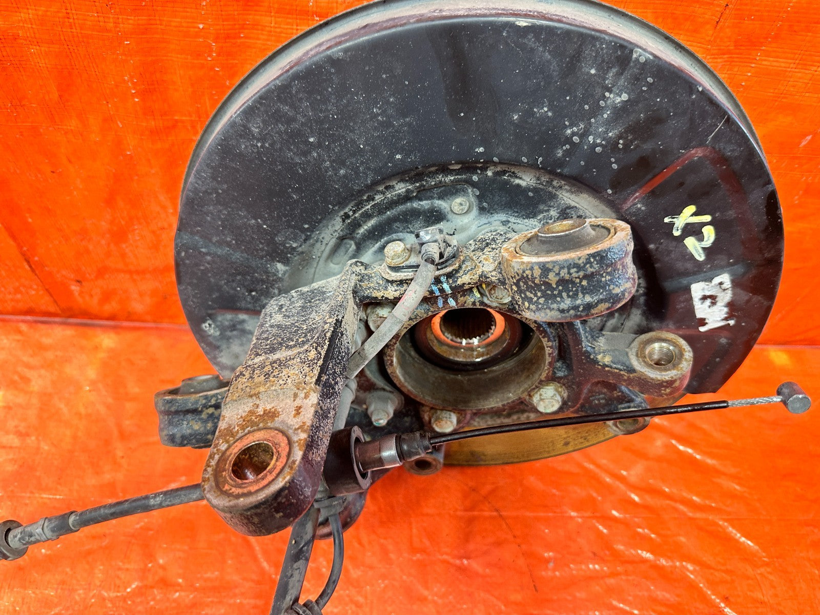 10 16 HYUNDAI GENESIS COUPE   PASSENGER RIGHT REAR SPINDLE KNUCKLE HUB OEM #2998