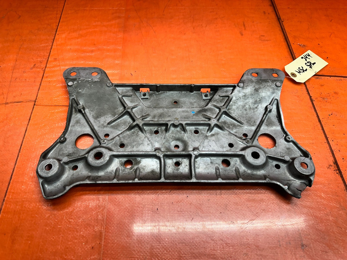 14-15 INFINITI Q50 3.7L FRONT SUBFRAME STEERING RACK MOUNTING BRACKET PLATE #3447