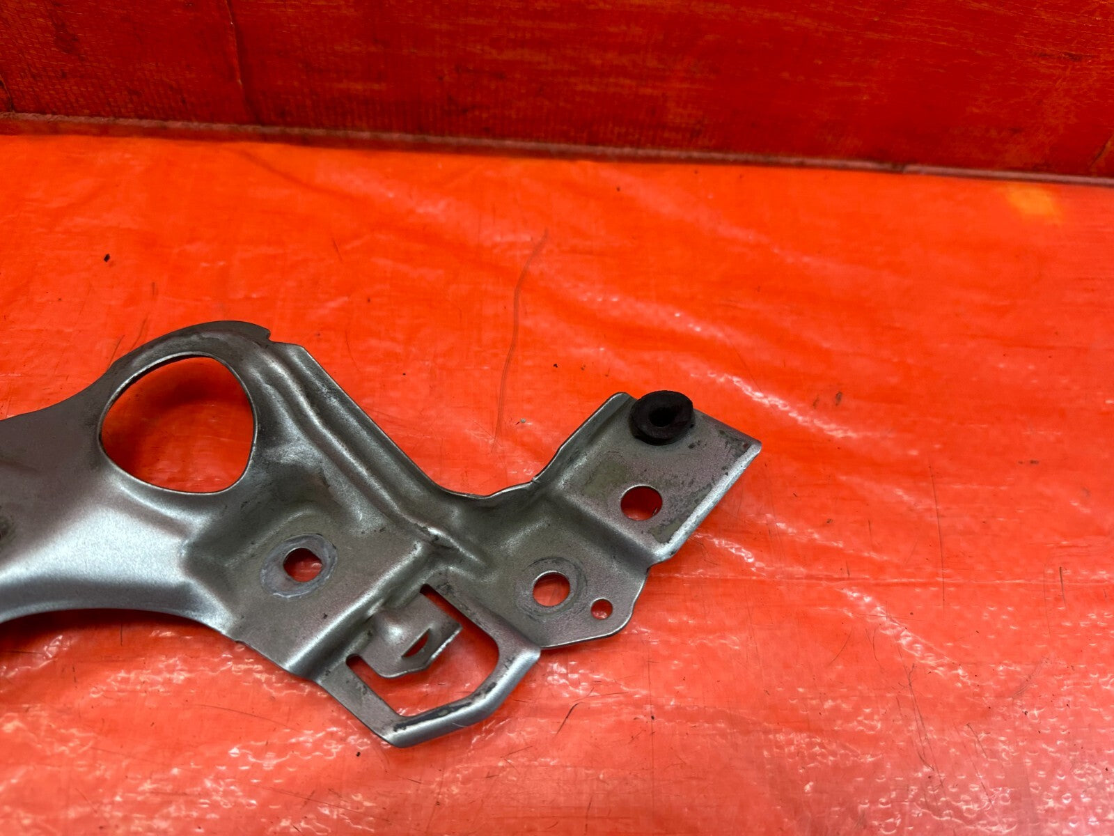 04 08 ACURA TL   DRIVER LEFT RADIATOR SUPPORT BRACKET   OEM #2341