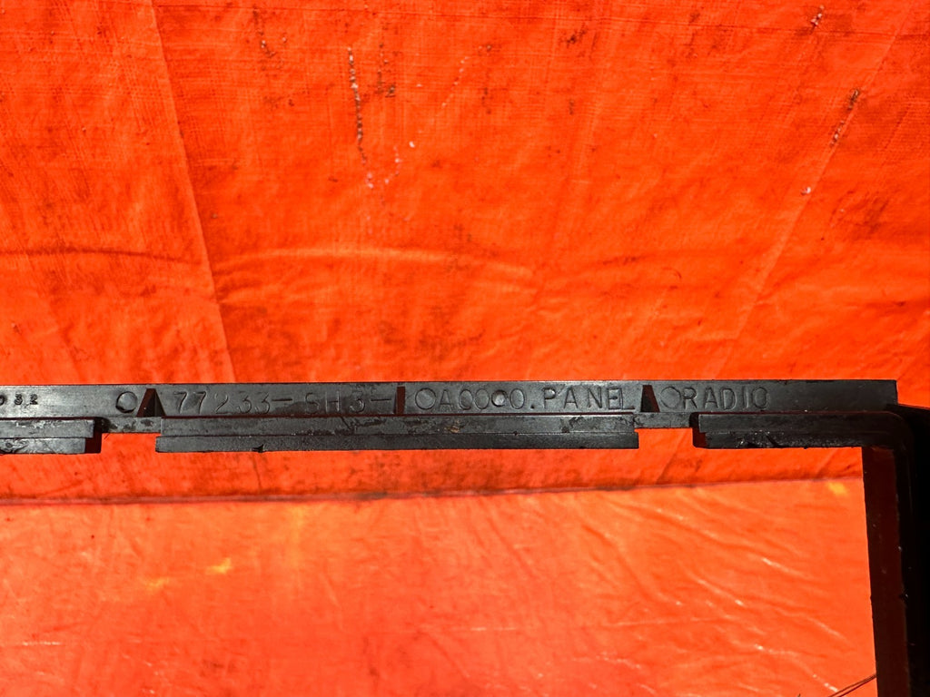 90 91 HONDA CIVIC HATCHBACK   RADIO PANEL TRIM 77233 SH3 A00 OEM 3173