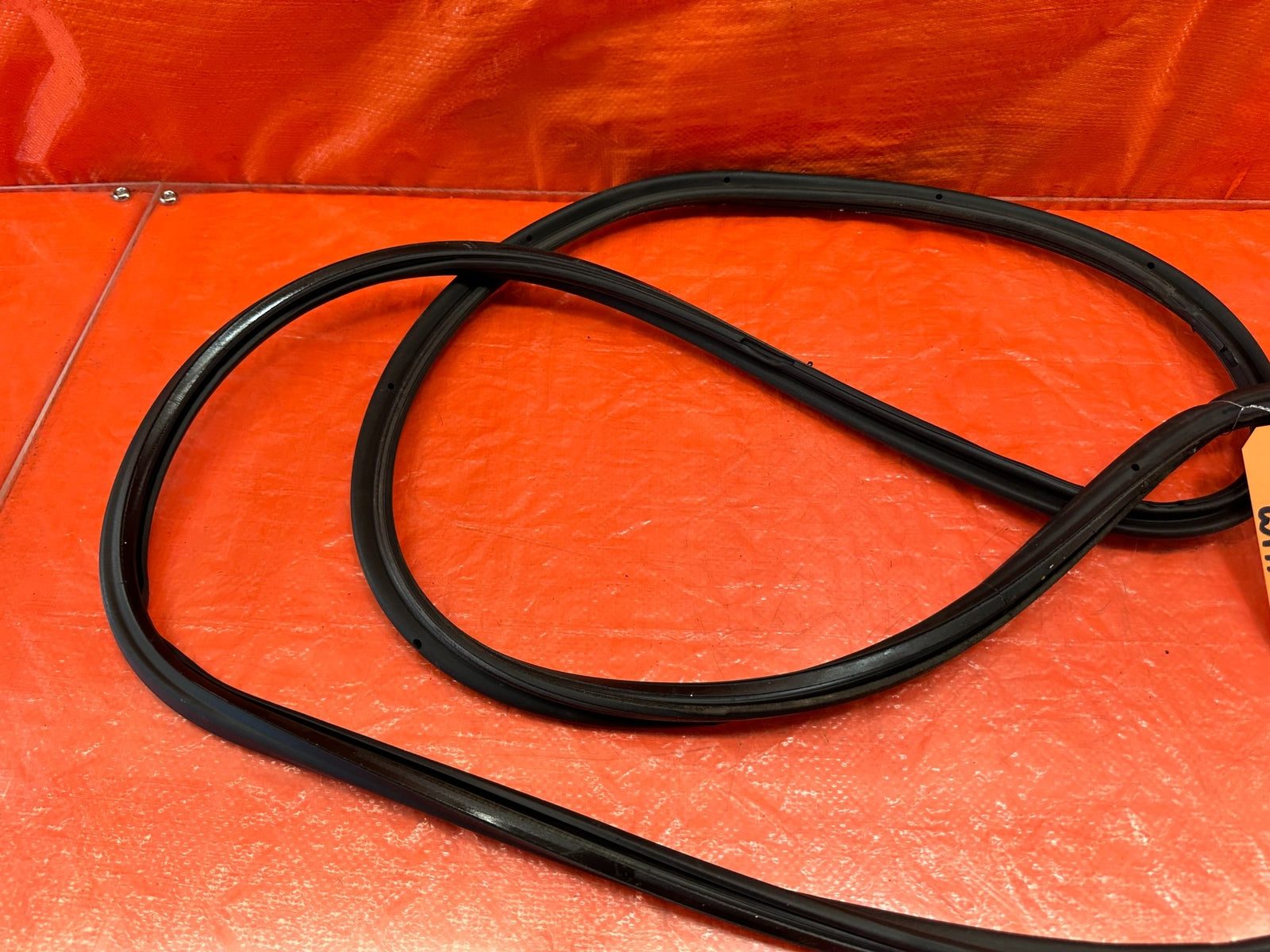10 16 PORSCHE PANAMERA PASSENGER RIGHT REAR DOOR WEATHER STRIP RUBBER   OEM #657