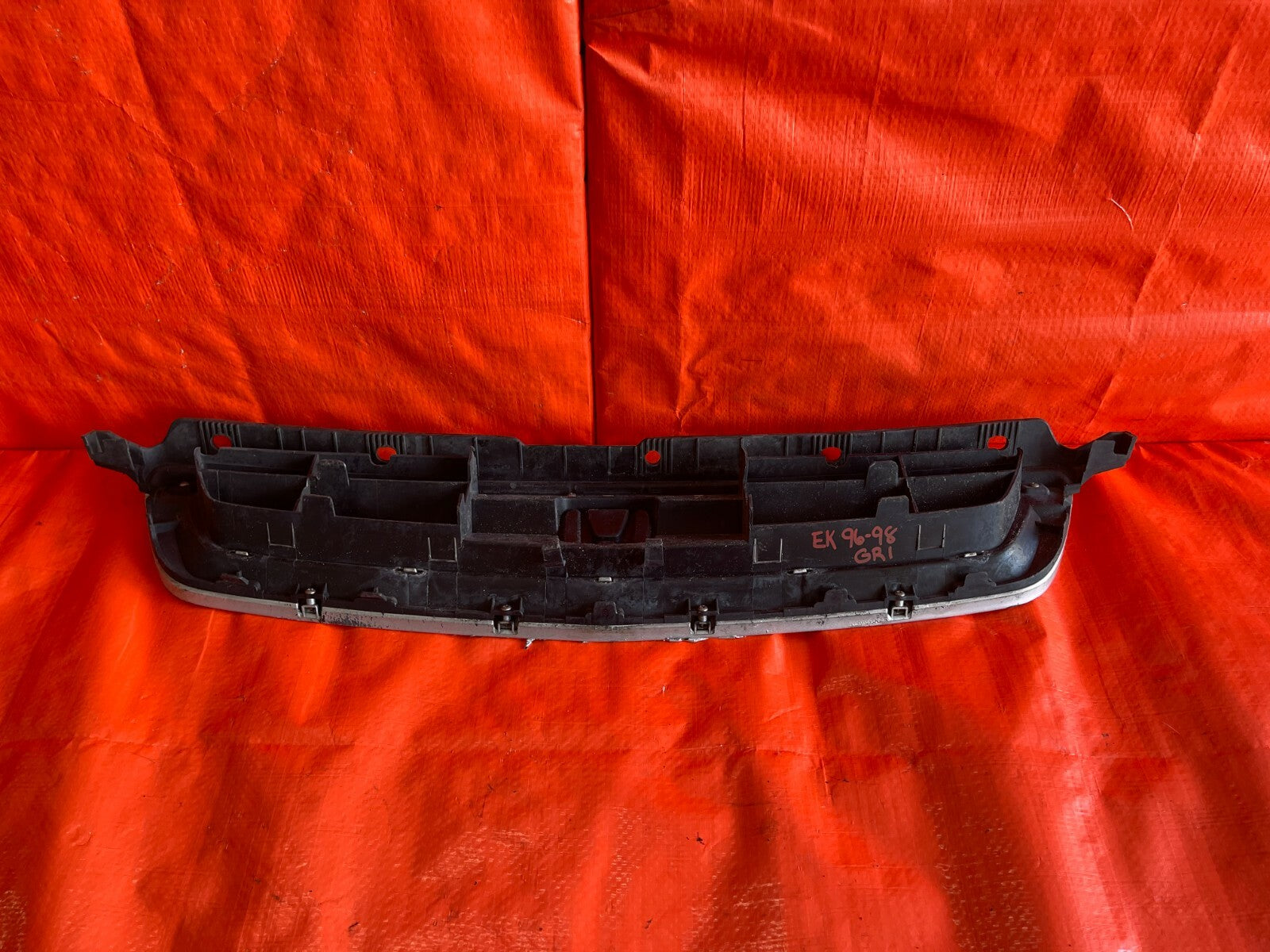 96 00 HONDA CIVIC   2D COUPE   FRONT GRILLE   VOGUE SILVER METALLIC COLOR   OEM10