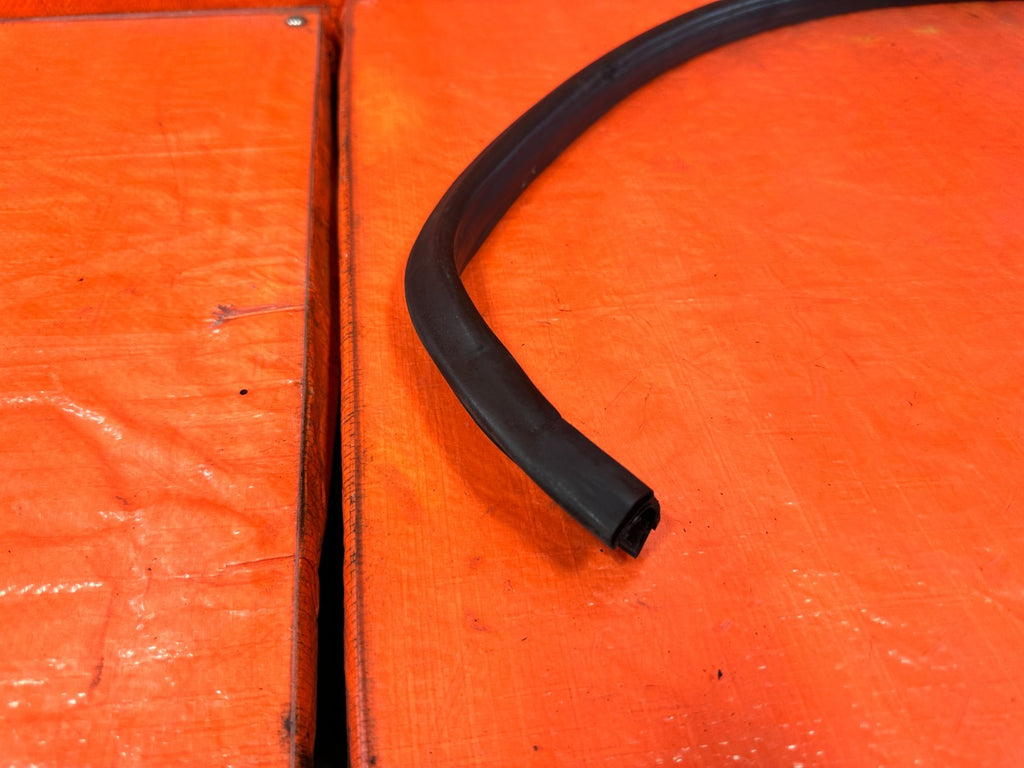 02 05 HONDA CIVIC SI EP3 HATCH DOOR TO CHASSIS OPEN TRIM WEATHER STRIP OEM #3086
