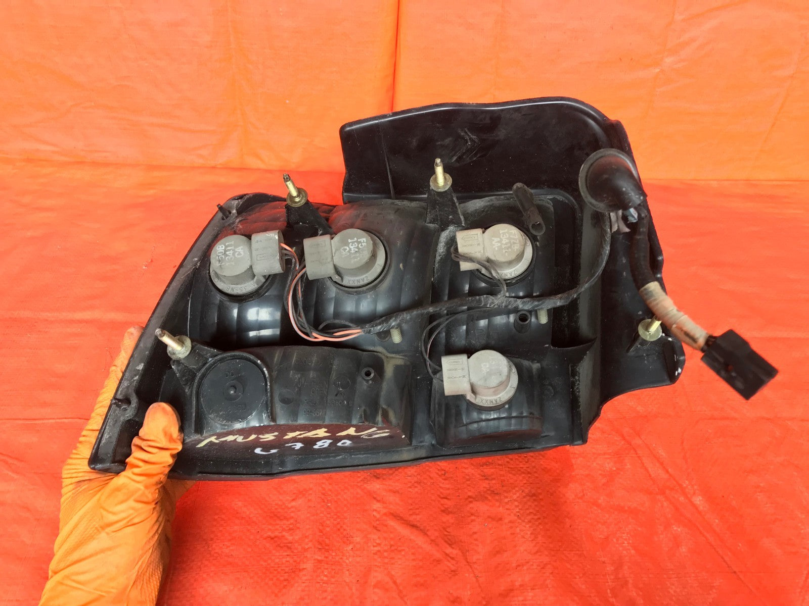 OEM 2004 04 FORD MUSTANG PASSENGER RIGHT TAIL LIGHT LAMP R RH    6