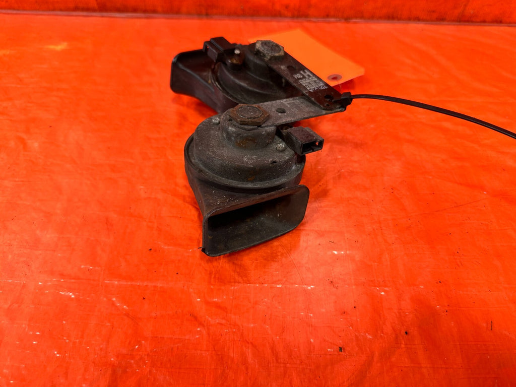 92 00 LEXUS SC300   HORN SET / HIGH AND LOW NOTE HORNS   OEM FACTORY #2765