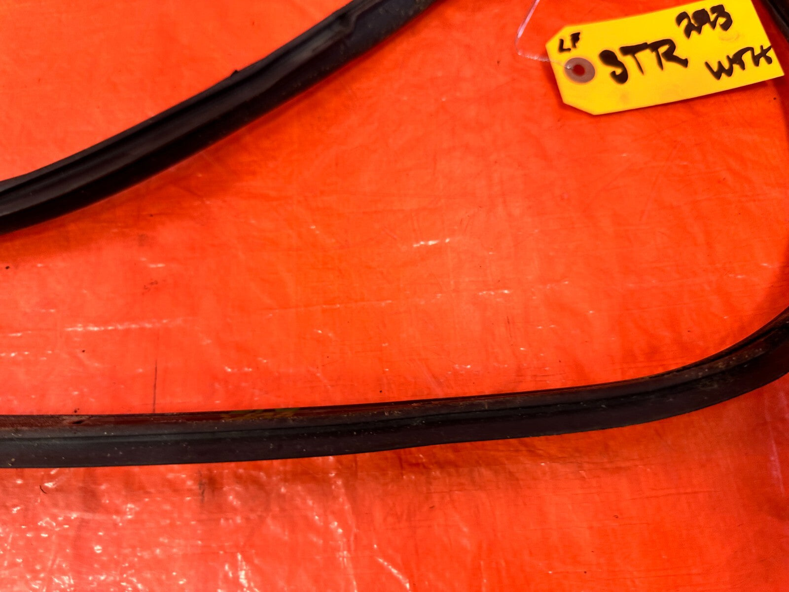 FRS BRZ & 86   DRIVER LEFT   LOWER DOOR MOUNTED WEATHER STRIP RUBBER GASKET 2933