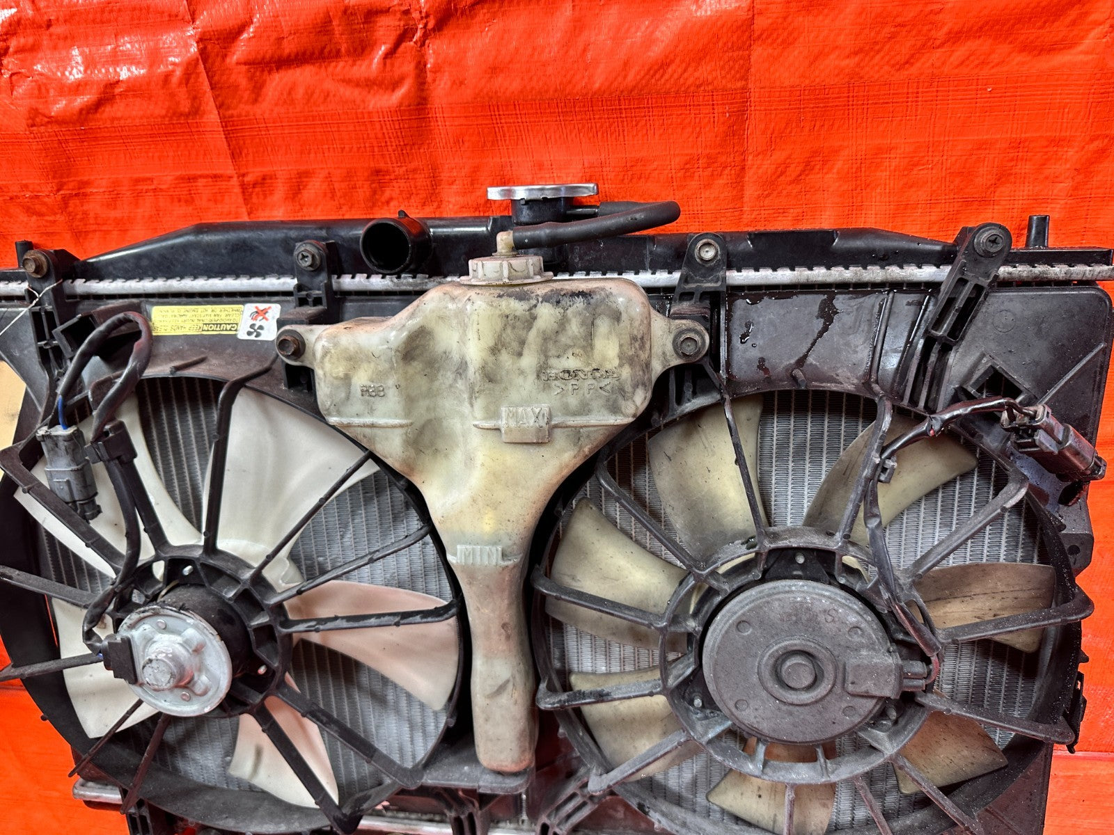 04 05 ACURA TSX   AUTOMATIC RADIATOR WITH BOTH COOLING FANS AND TANK OEM #3227