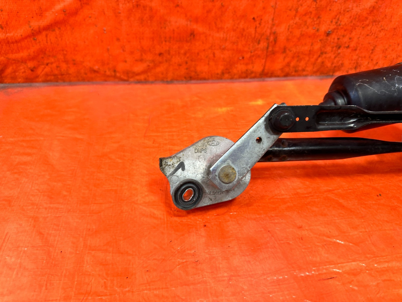 10 16 HYUNDAI GENESIS COUPE WINDSHIELD WIPER MOTOR W/ LINKAGE COMPLETE OEM 32511