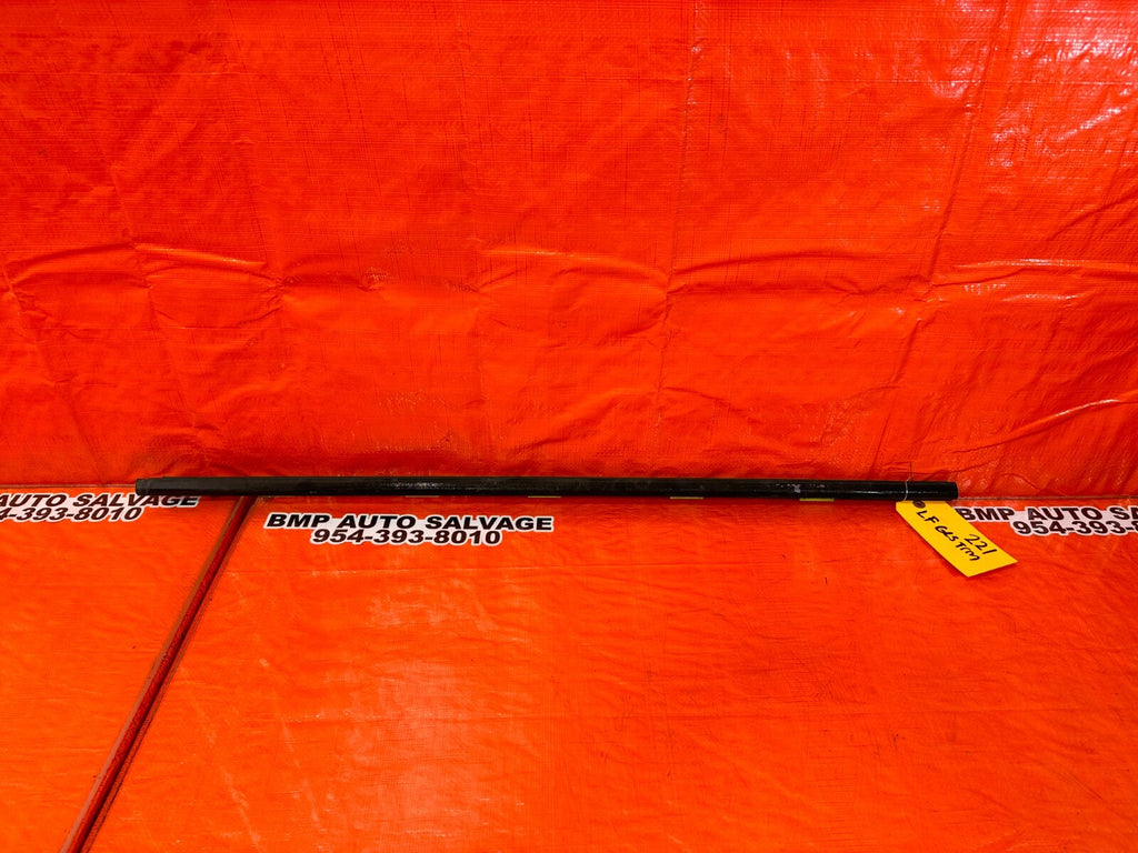 96 00 HONDA CIVIC COUPE HATCH EXTERIOR DOOR WINDOW GLASS TRIM LEFT SIDE OEM 2210