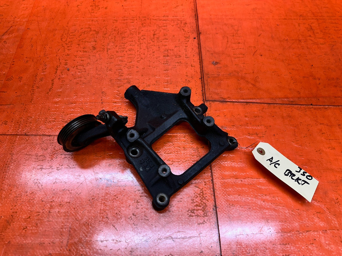 B20 P7H / P54 D SERIES AC COMPRESSOR BRACKET0