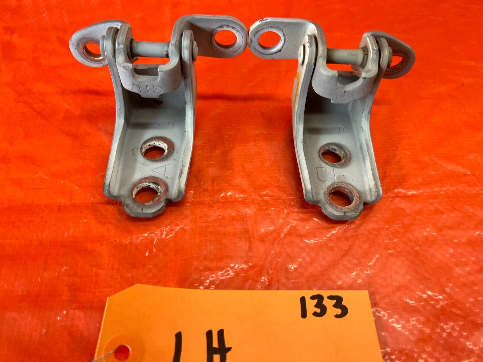 02 06 ACURA RSX   DRIVER LEFT FRONT DOOR HINGE SET UPPER LOWER   OEM #1335