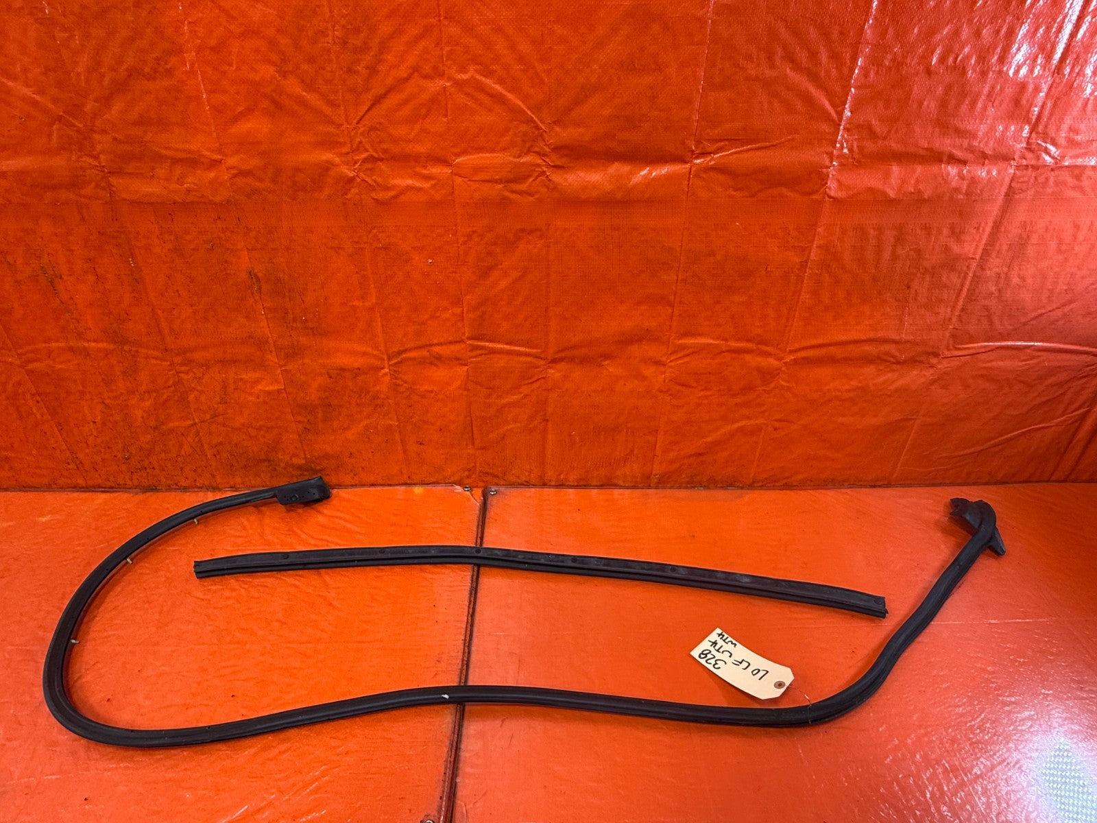 08 15 INFINITI G37 & Q60 2D COUPE DRIVER LEFT DOOR MOUNTED WEATHER STRIP OEM 3280