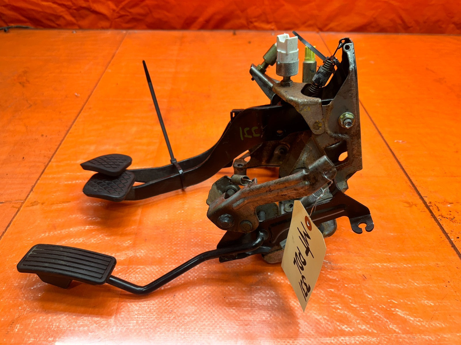 94 01 ACURA INTEGRA 5 SPEED MANUAL CLUTCH BRAKE PEDAL SET OEM #33110