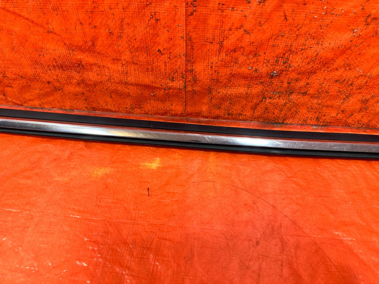 09 15 INFINITI G37 CONVERTIBLE   PASSENGER RIGHT EXTERIOR WINDOW GLASS TRIM 3293