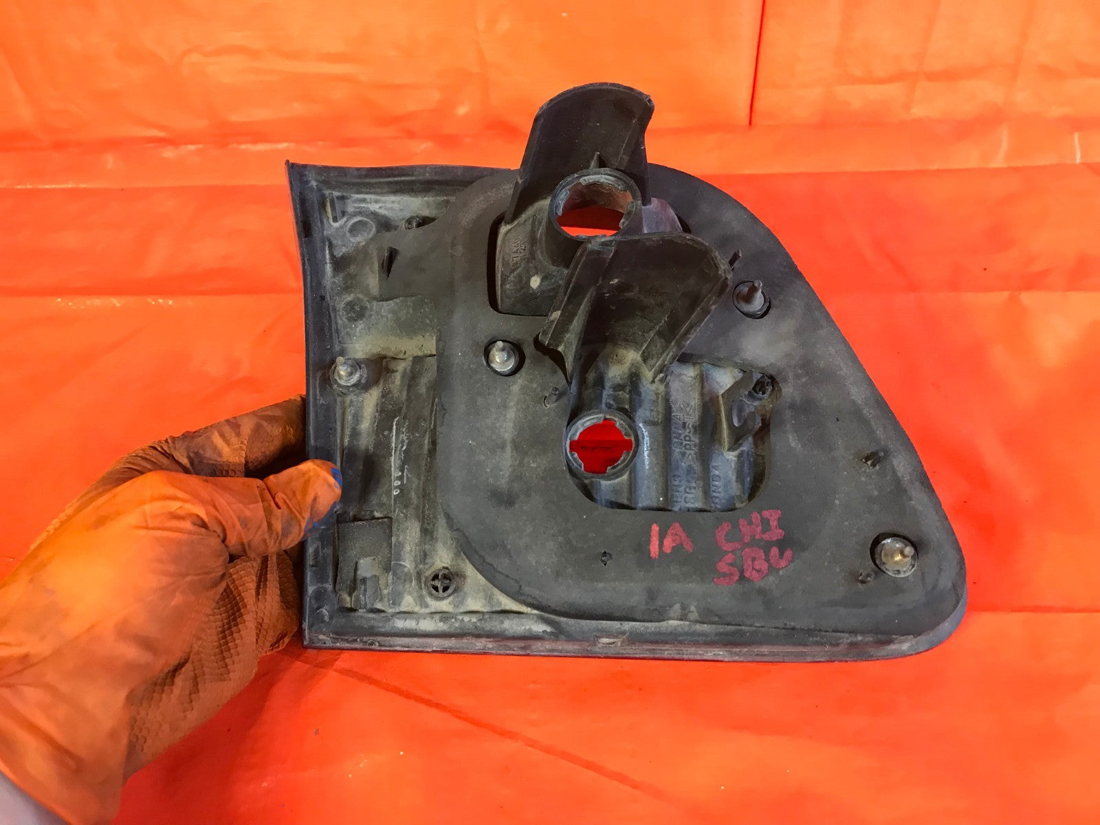 OEM 1999 2000 HONDA CIVIC 4 DOOR SEDAN PASSENGER RIGHT INNER TAIL LIGHT TRUNK RH6