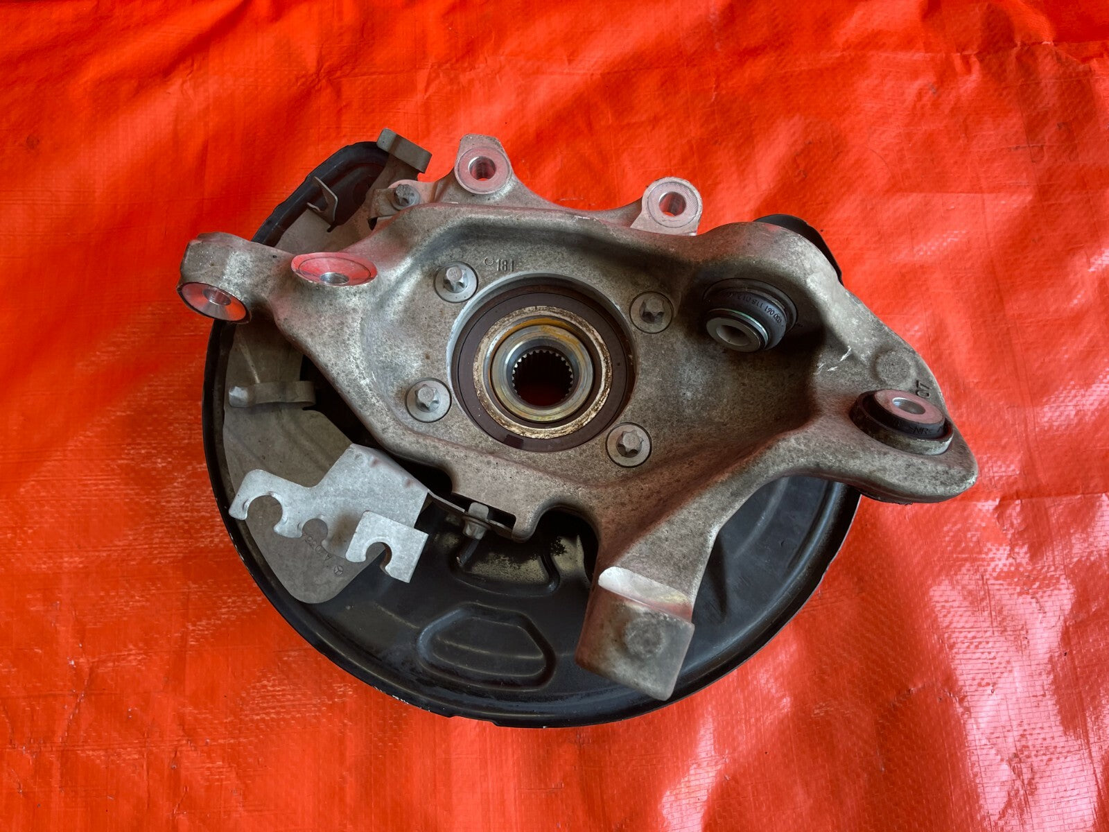 15 20 MERCEDES BENZ C300 W205 4MATIC / PASSENGER RIGHT REAR SPINDLE KNUCKLE HUB 8