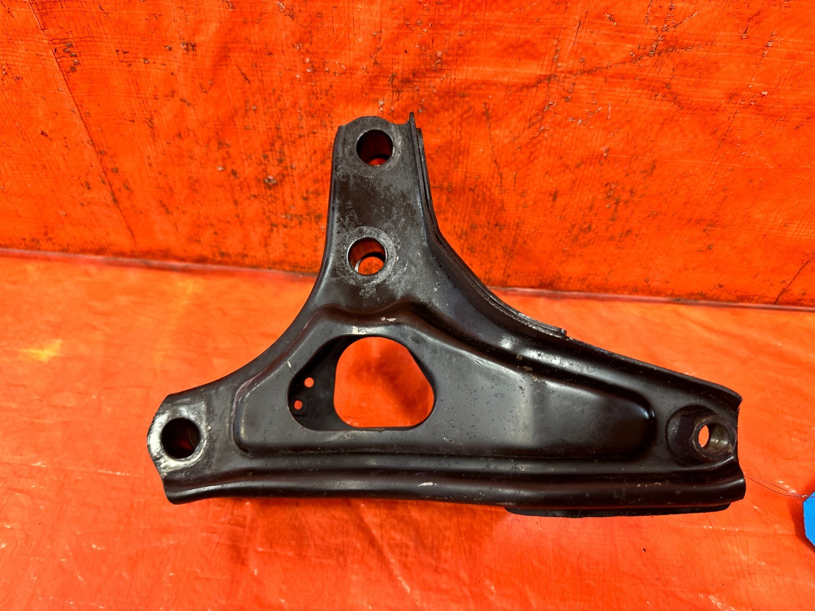 92 95 HONDA CIVIC   D SERIES D15 D16 MANUAL REAR TRANSMISSION BRACKET   OEM 3272