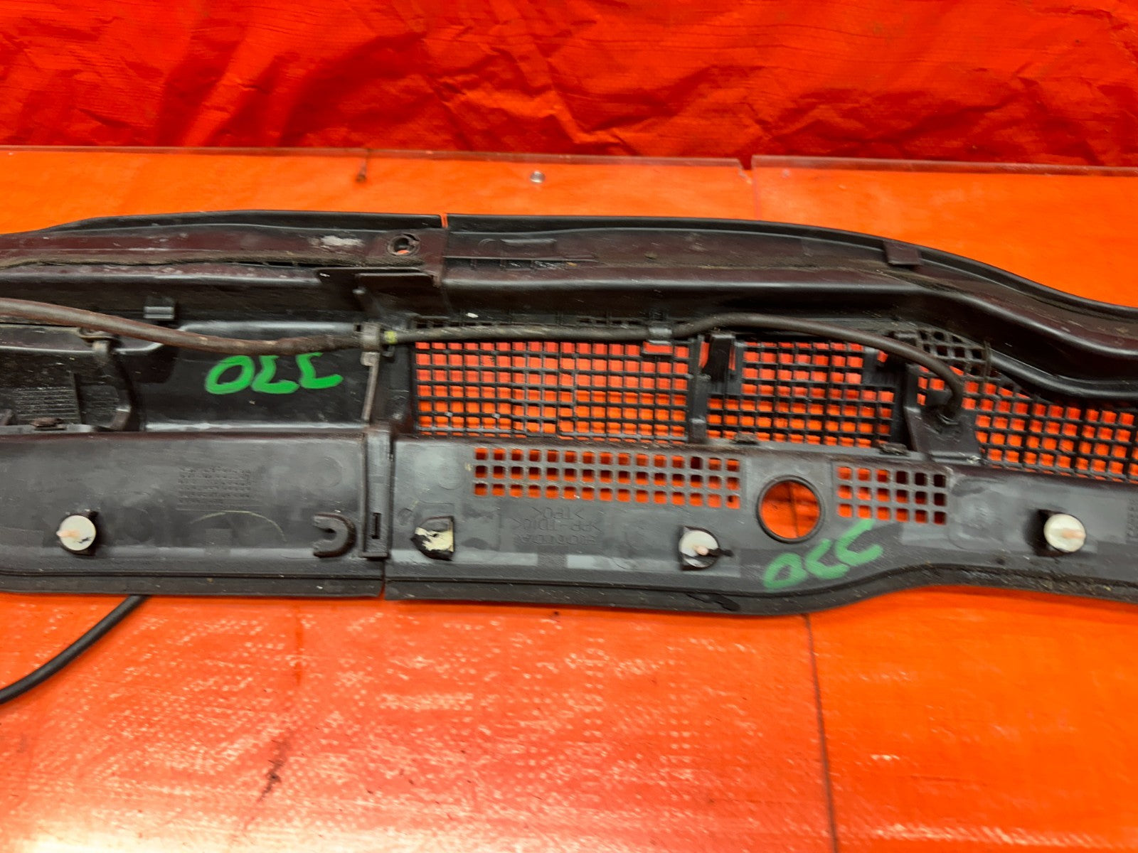 04 08 ACURA TSX FRONT WINDSHIELD WIPER COWL VENT GRILLE PANEL OEM #33016