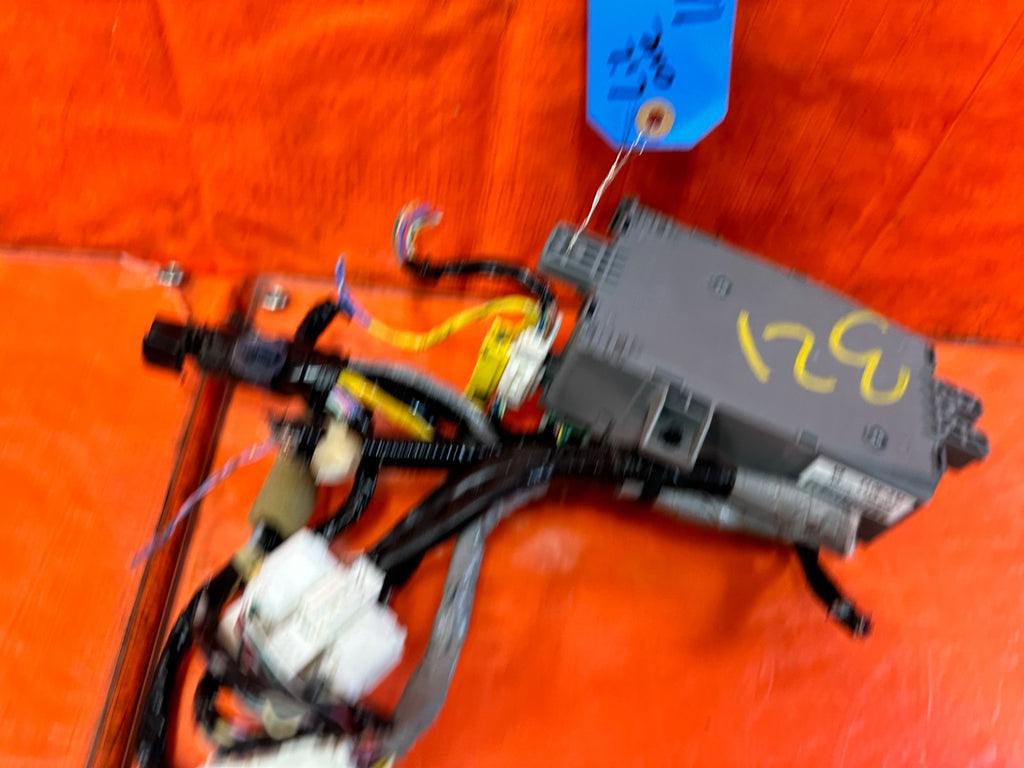 09 10 ACURA TSX 6 SPEED   INTERIOR CABIN UNDER DASH FUSE BOX PANEL LEFT SIDE 3219