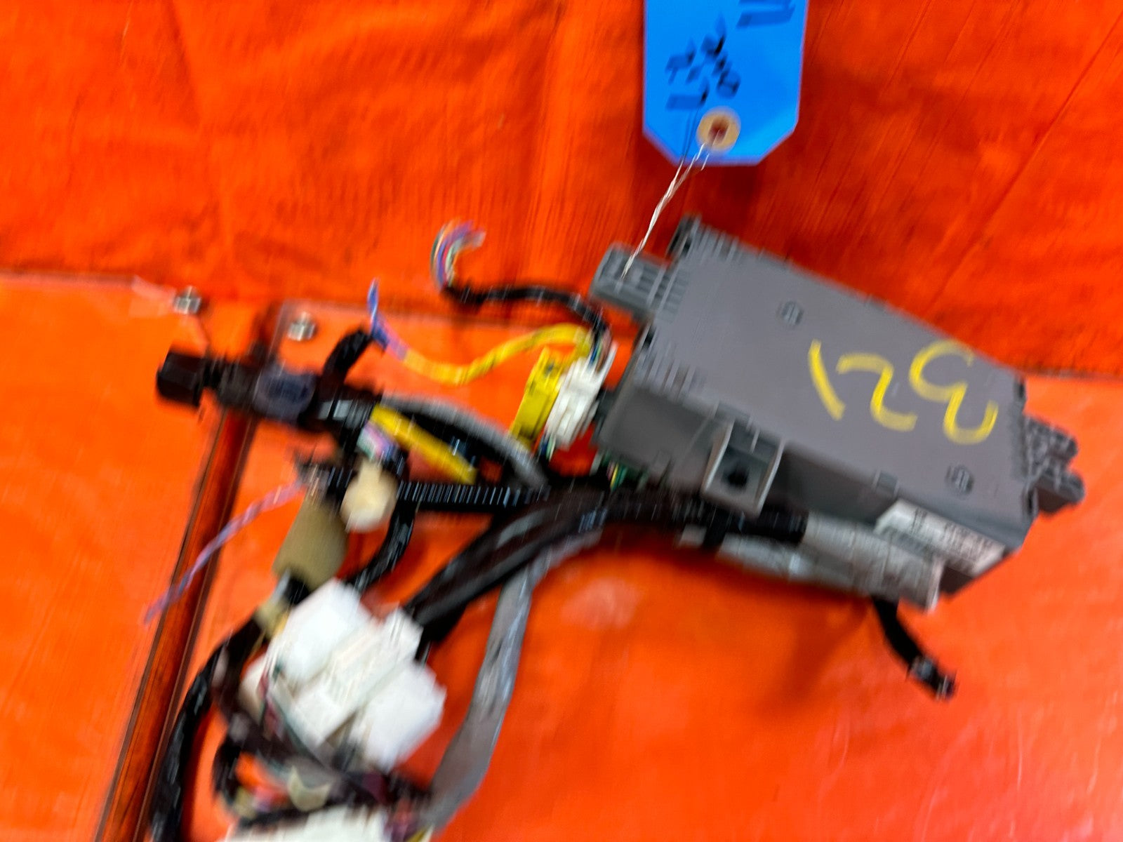 09 10 ACURA TSX 6 SPEED   INTERIOR CABIN UNDER DASH FUSE BOX PANEL LEFT SIDE 3219