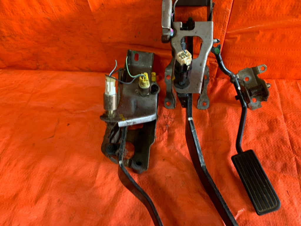 02 05 HONDA CIVIC SI 2.0 EP3   COMPLETE PEDAL SET GAS BRAKE CLUTCH PEDALS OEM OE1