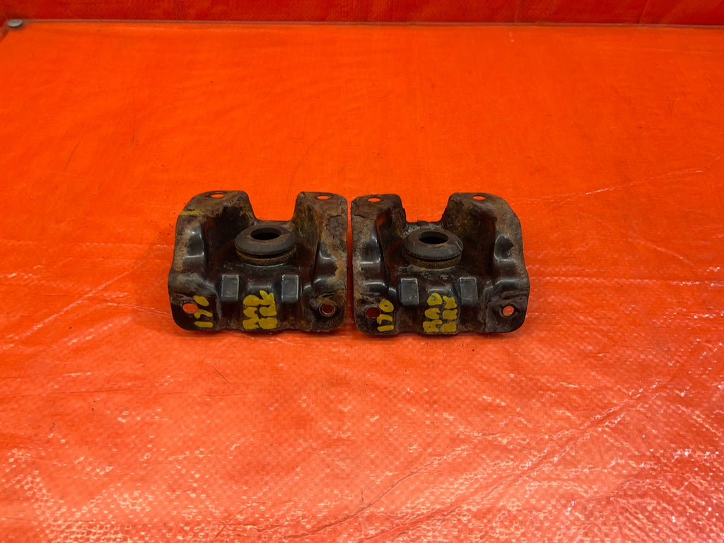 15 21 SUBARU WRX & STI LOWER RADIATOR MOUNTING BRACKET SET LEFT & RIGHT OEM #1707