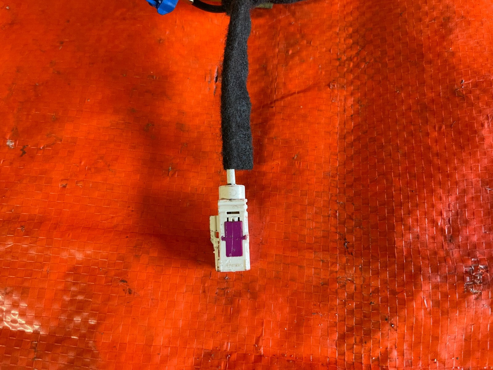 19 20 JEEP GRAND CHEROKEE   BASE CABLE AND BRACKET ANTENNA   68306633AA   OEM 3