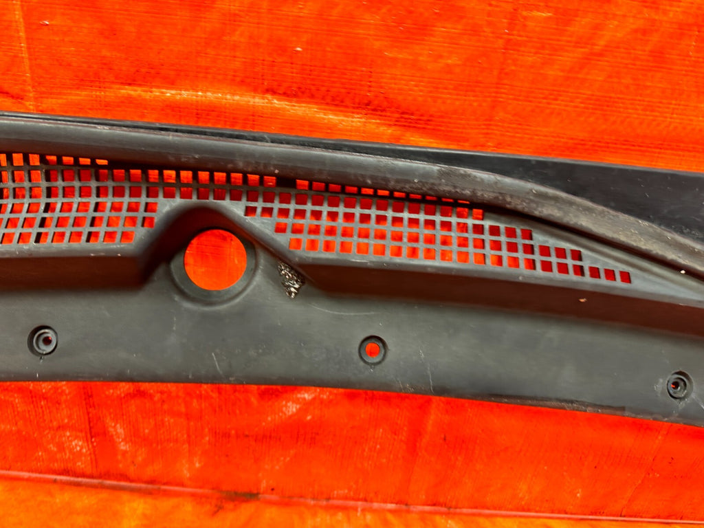 93 97 HONDA DEL SOL  WINDSHIELD WIPER COWL TRIM PLASTIC   OEM FACTORY #2943