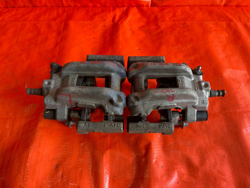 12 16 BMW 328i   BASE 2.0L   REAR BRAKE CALIPER SET   LEFT RIGHT CALIPERS   OEM8