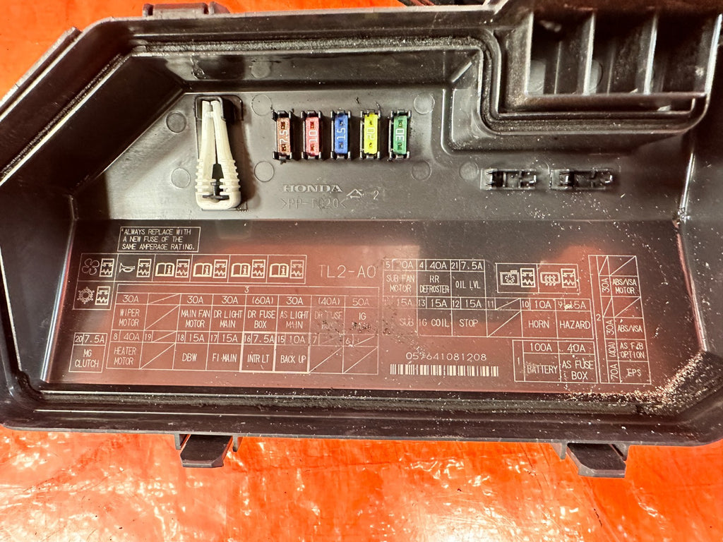 09 14 ACURA TSX   UNDER THE HOOD ENGINE BAY FUSE BOX PANEL   OEM 3217