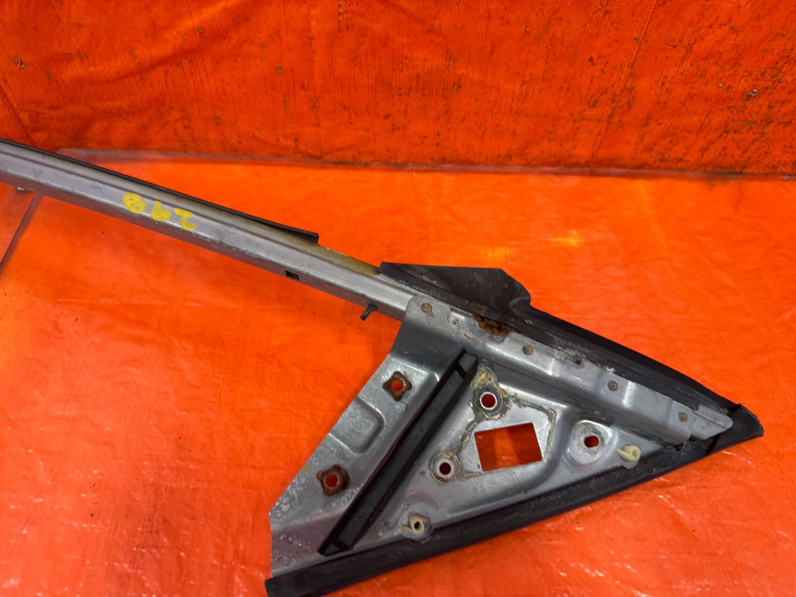 08 13 INFINITI G37 COUPE 2D   WINDOW GUIDE GLASS GUIDE   LEFT SIDE   OEM #3286