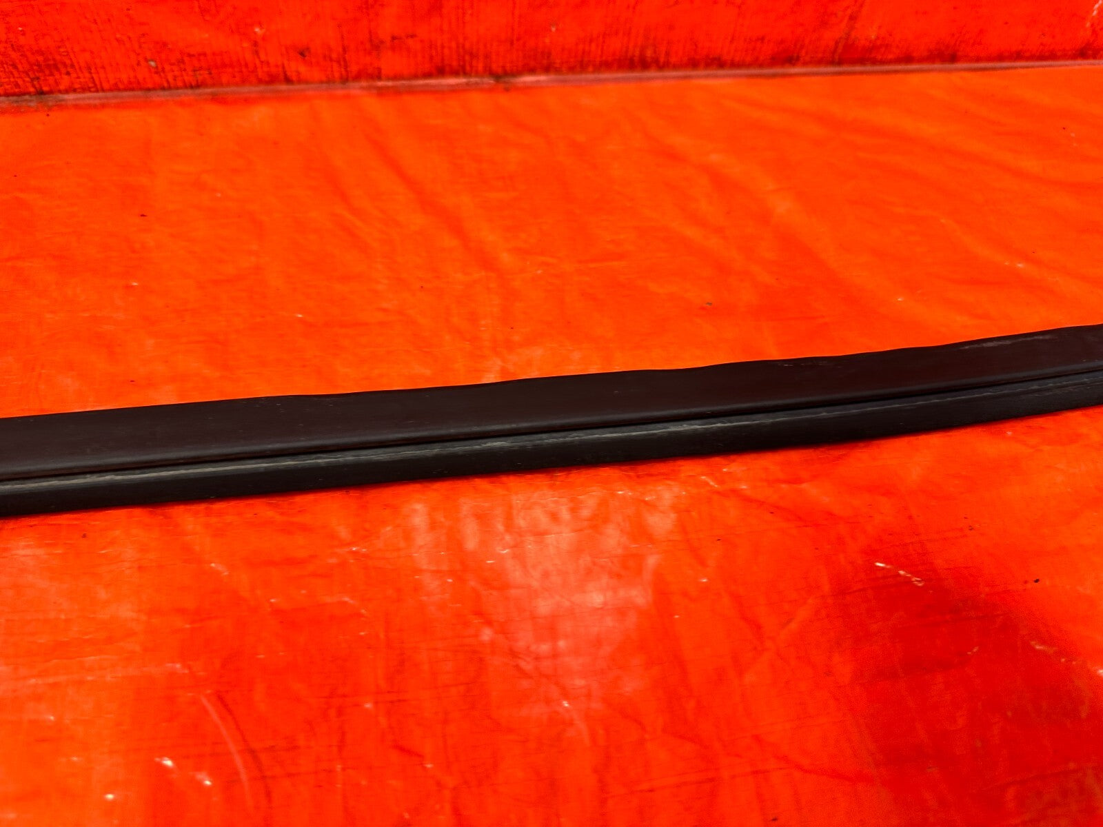 88 89 HONDA CRX   DRIVER LEFT UPPER TOP OF THE DOOR WEATHER STRIP OEM #27710