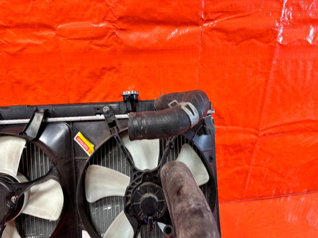 94 01 ACURA INTEGRA   AUTOMATIC MODEL   RADIATOR W/ HOSES AND RESERVOIR   OEM 686