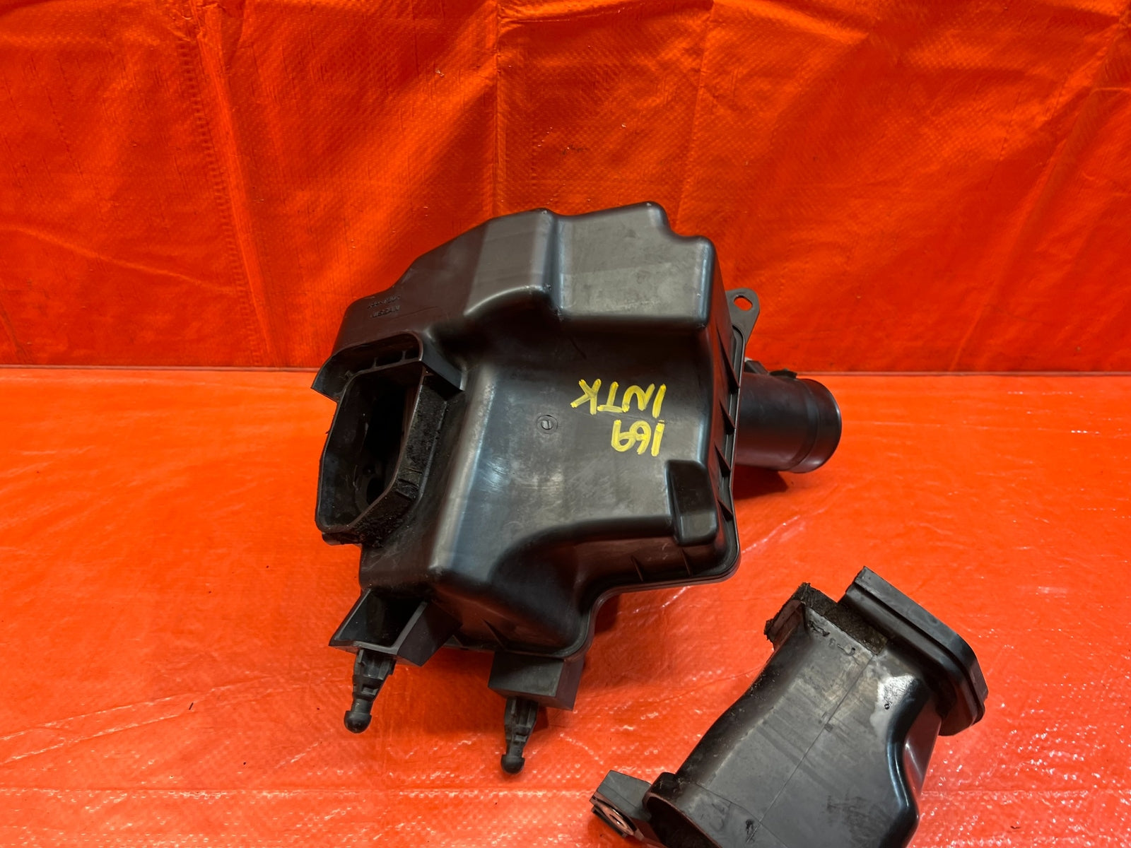 08 10 INFINITI G37 S SPORT   RIGHT   FACTORY AIR INTAKE FILTER BOX HOUSING   OEM12
