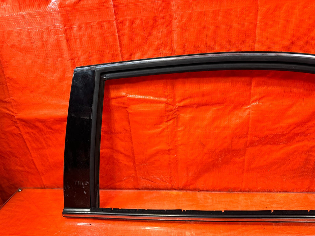 92 00 LEXUS SC300   PASSENGER RIGHT EXTERIOR WINDOW GLASS TRIM   OEM #27610
