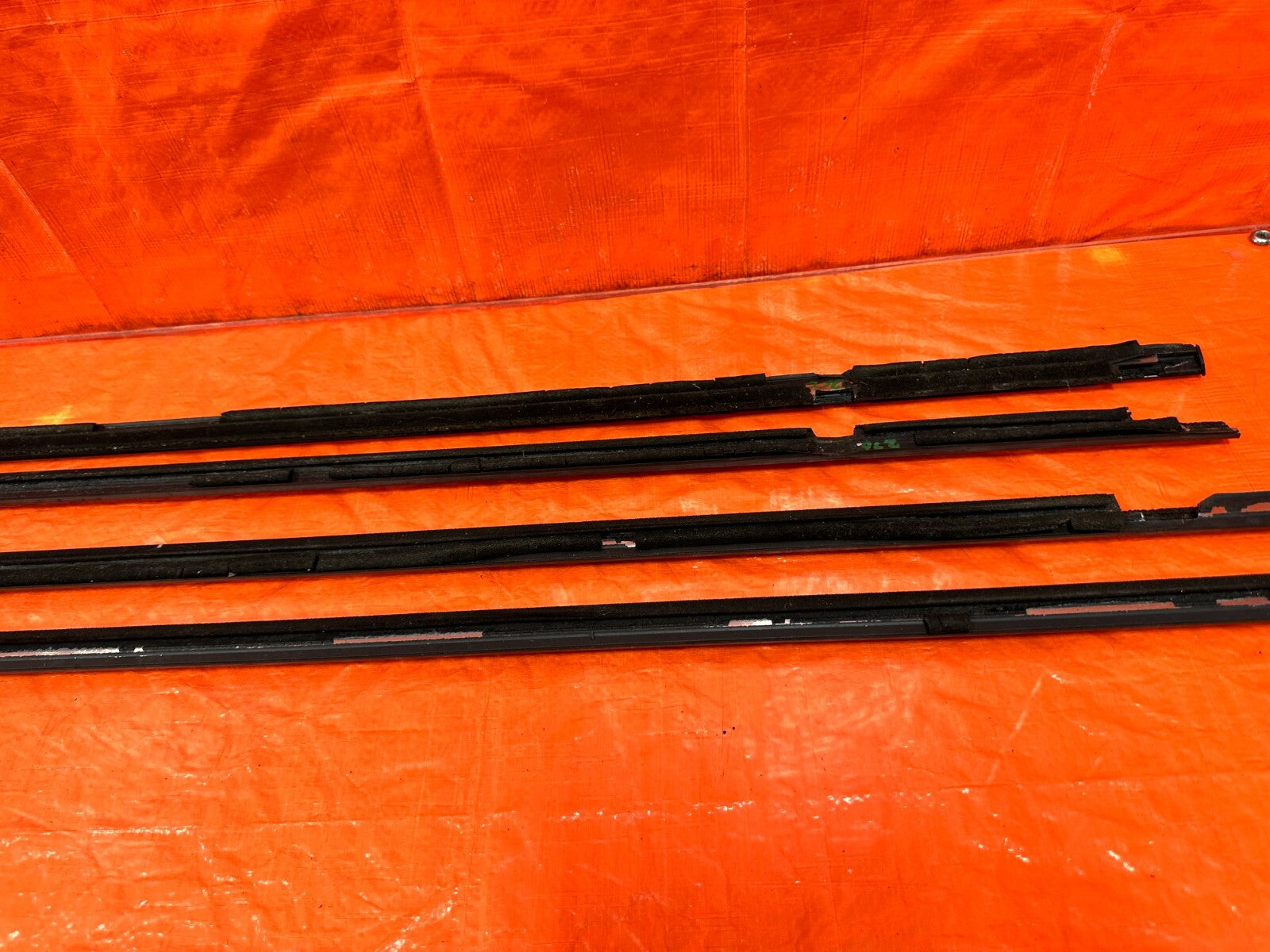 06 11 CIVIC 4D SEDAN   EXTERIOR DOOR WINDOW GLASS TRIM SET LEFT RIGHT   OEM #27011