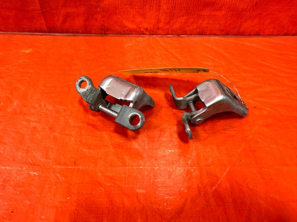 04 08 ACURA TSX   PASSENGER RIGHT FRONT DOOR HINGE SET UPPER LOWER   OEM #2757