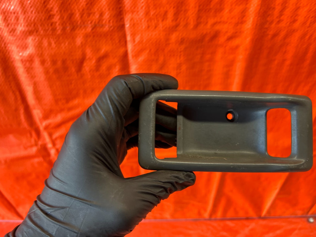 88 91 HONDA CIVIC HATCHBACK   DRIVER LEFT FRONT INTERIOR DOOR HANDLE TRIM   OEM6