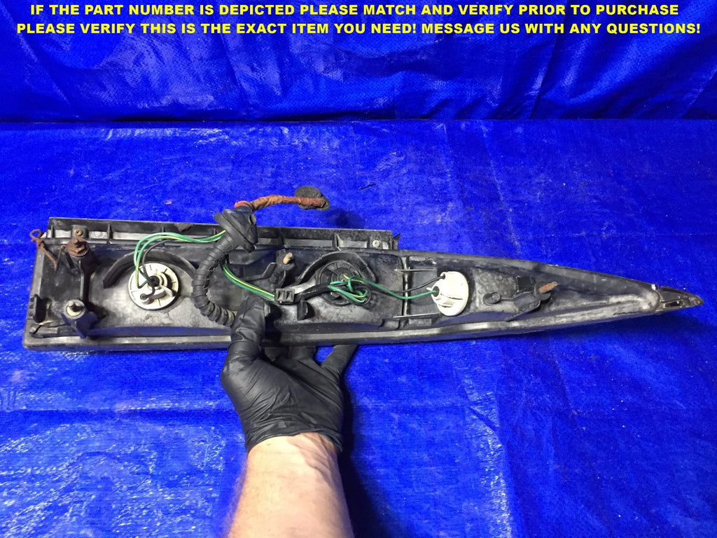 OEM 1993 1994 INFINITI J30 DRIVER LEFT TAIL LIGHT HAS DAMAGE LOOK AT PICTURES10