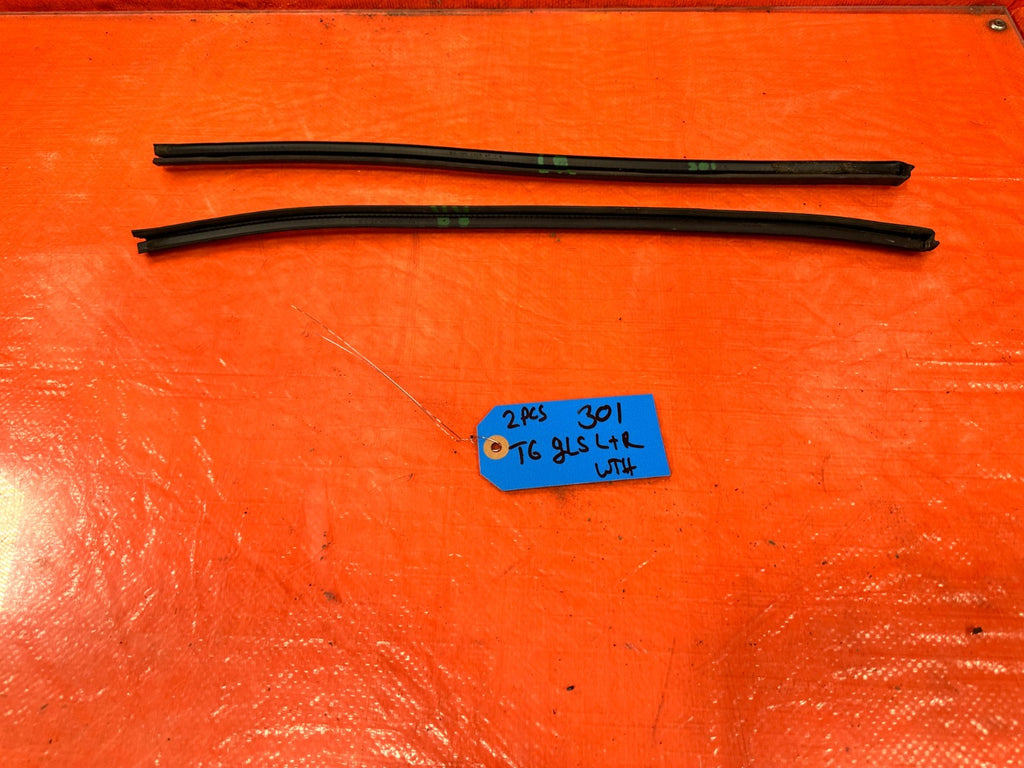 97 01 HONDA CR V CRV   TAIL GATE GLASS WEATHER STRIP   OEM FACTORY #3016
